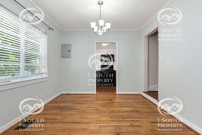 Building Photo - 300 Thornhill Cir