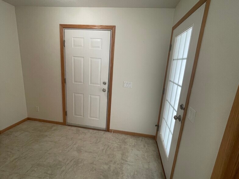 Garage and Front Door Entry - 2916 Kentville Dr