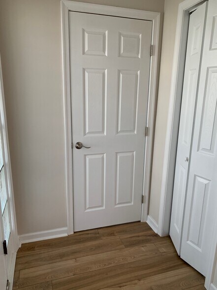 Building Photo - 324 Russell Ave