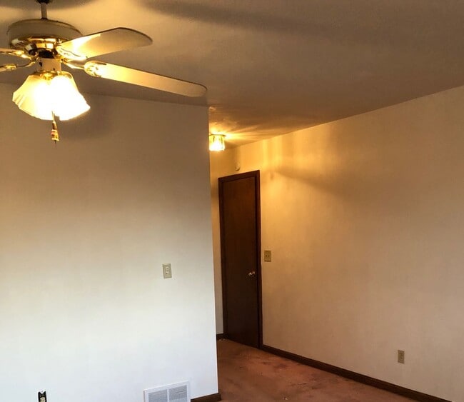 Building Photo - Old English Tudor Style Home in South Charleston