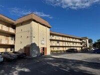 Building Photo - 5001 W Oakland Park Blvd