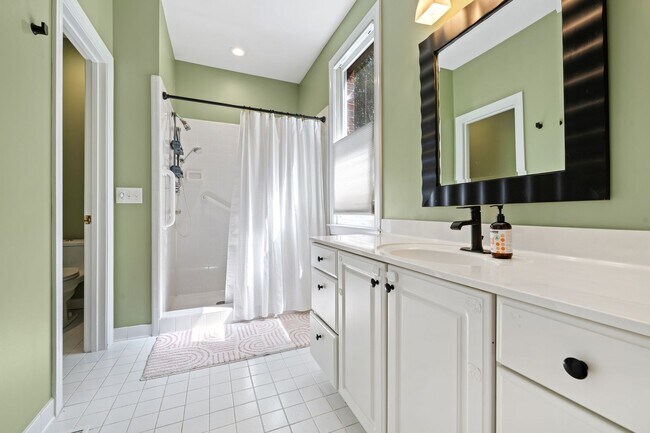 Building Photo - Beautiful Home in the Desirable Bel Arbor Community!