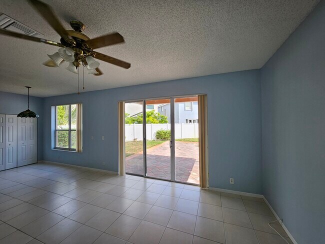 Family Room - 15746 SW 20th St