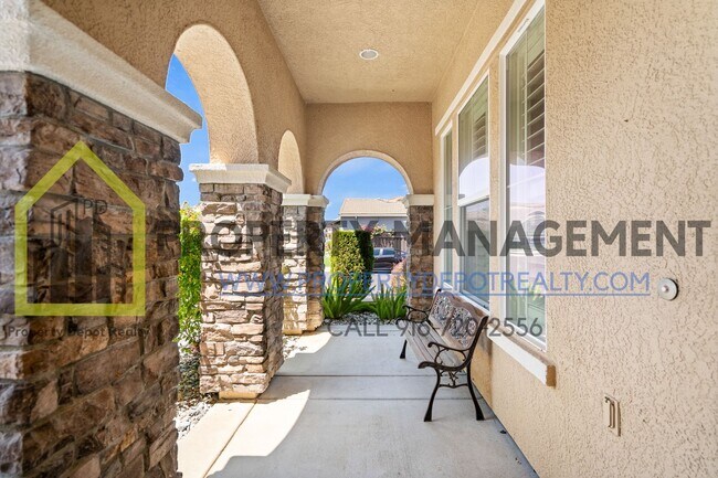 Building Photo - Stunning Custom 5-Bedroom, 3-Bath Home in ...