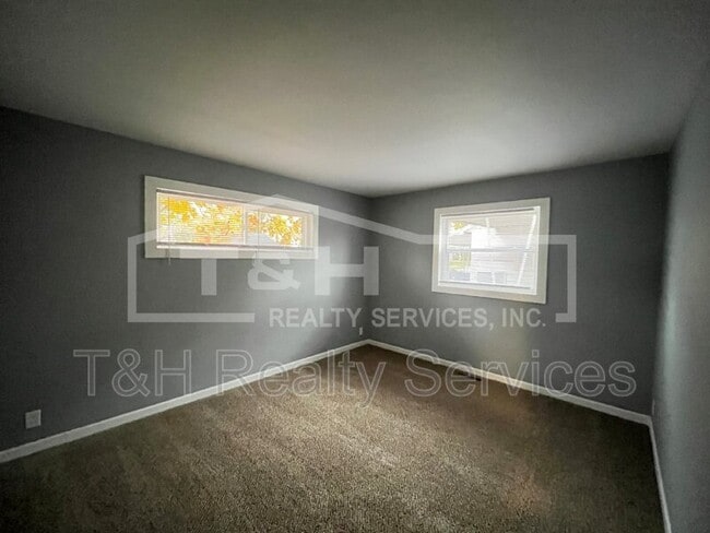 Building Photo - 1330 W Tate St