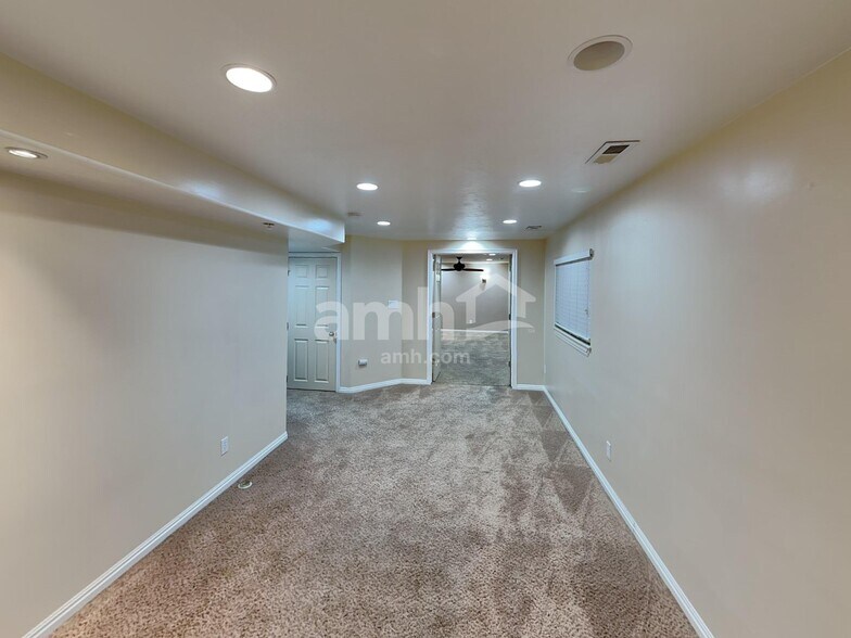 Building Photo - 5233 W Elk Horn Peak Dr