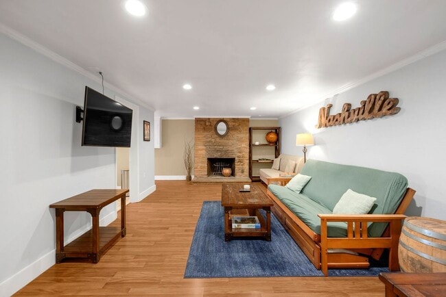 Building Photo - Charming Inglewood bungalow apartment just minutes from downtown!