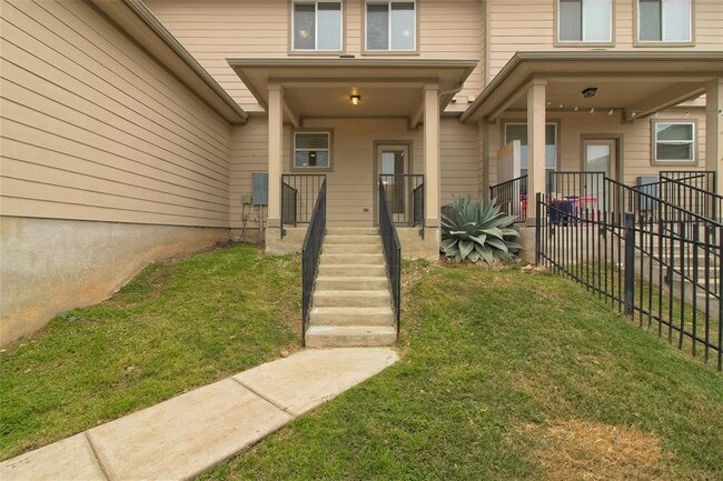 Building Photo - 315 N Heatherwilde Blvd