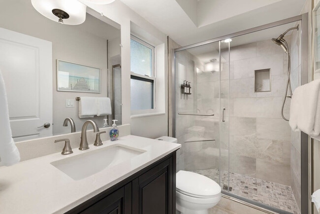 Building Photo - 802 Camelia Dr