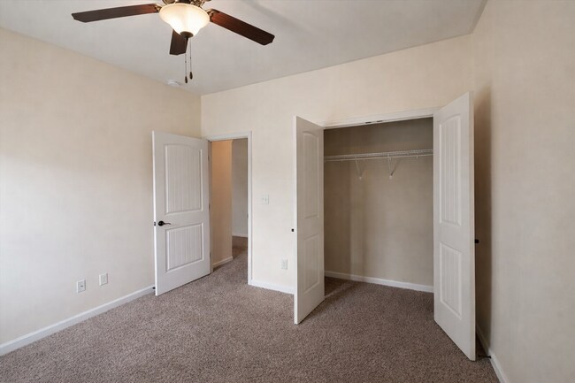 Building Photo - 3 bedroom 2 bath Gem in Hidden Springs Subdivision