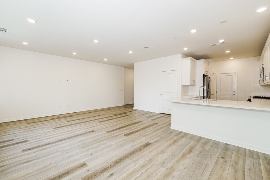 Building Photo - 8255 Sophie Ct
