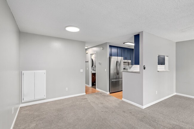 Building Photo - Available NOW-105 Pineridge Drive