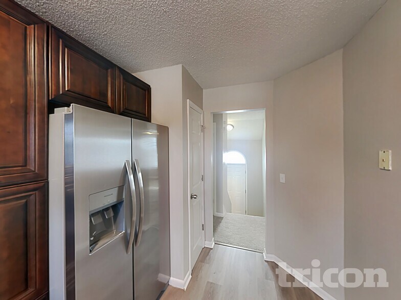 Building Photo - 404 Remington Ct
