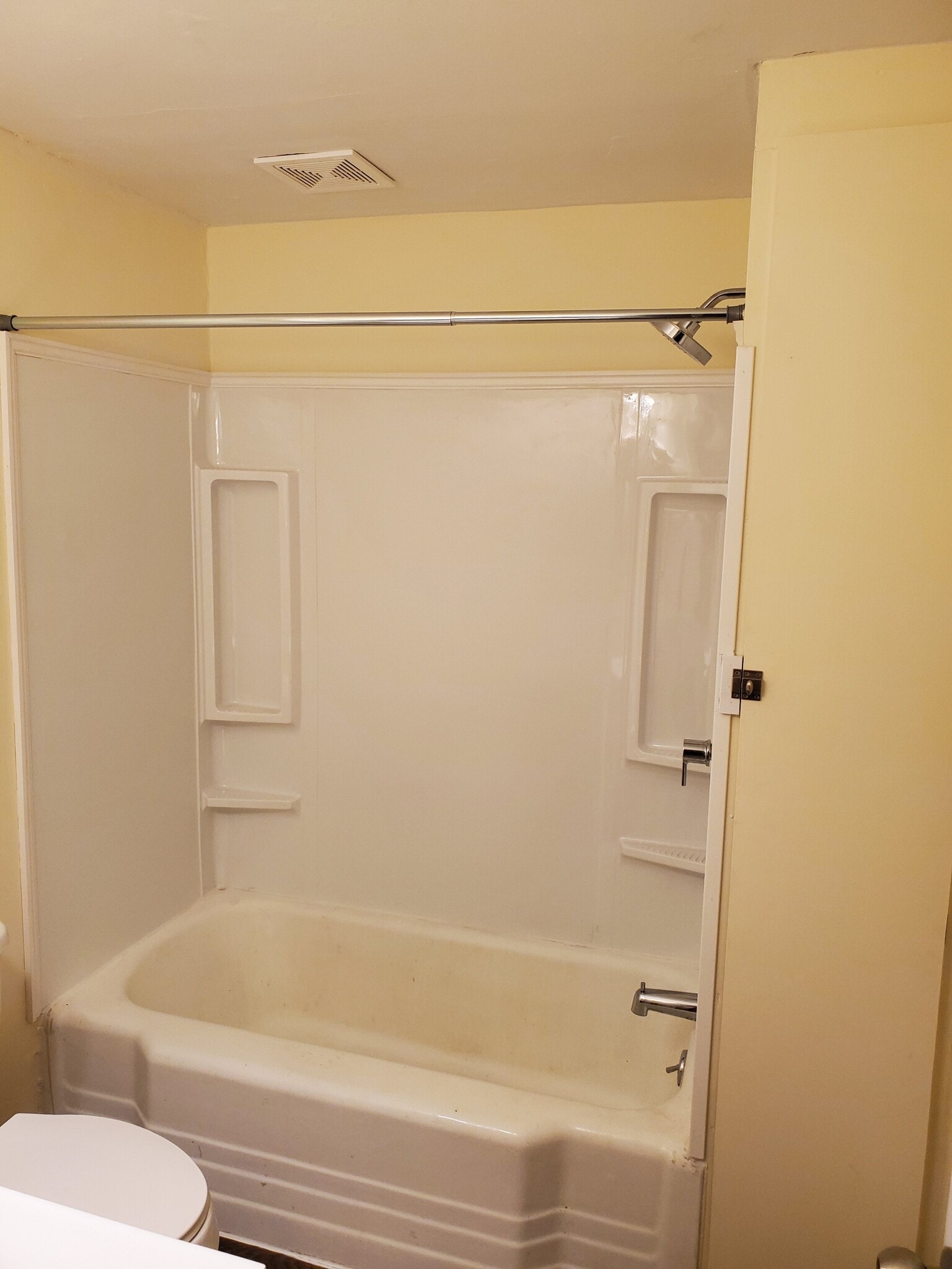 Building Photo - 608 8th St