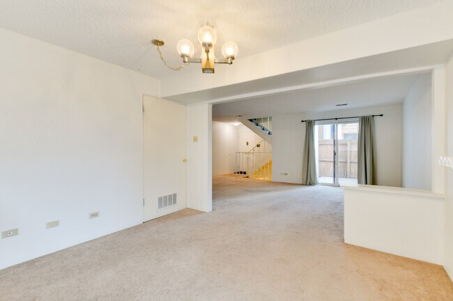 Building Photo - 2899 S Locust St