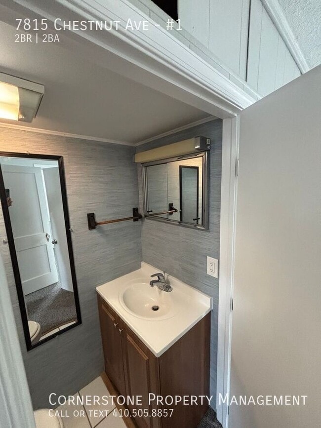 Building Photo - 7815 Chestnut Ave