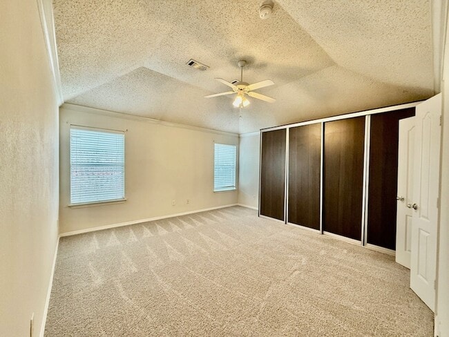 Building Photo - 3900 Braxton Ln
