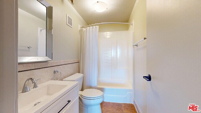 Building Photo - 421 La Fayette Park Pl