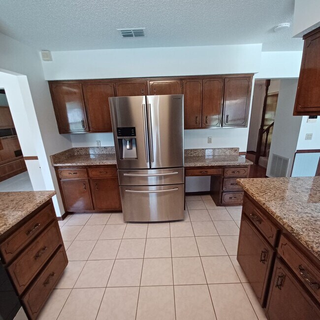 Building Photo - 2295 Foxwood Dr
