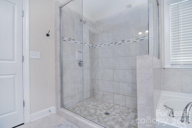 Building Photo - 1445 Overlea Pl NW