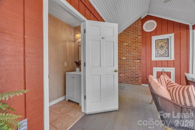 Building Photo - 462 Mock Mill Rd