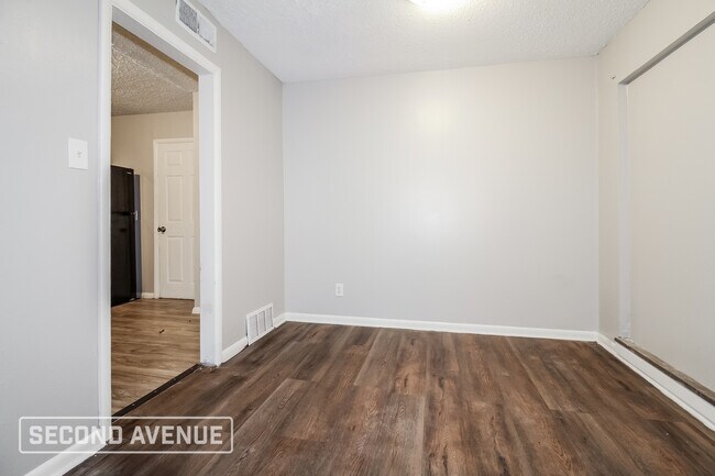 Building Photo - 1800 NE 48th St