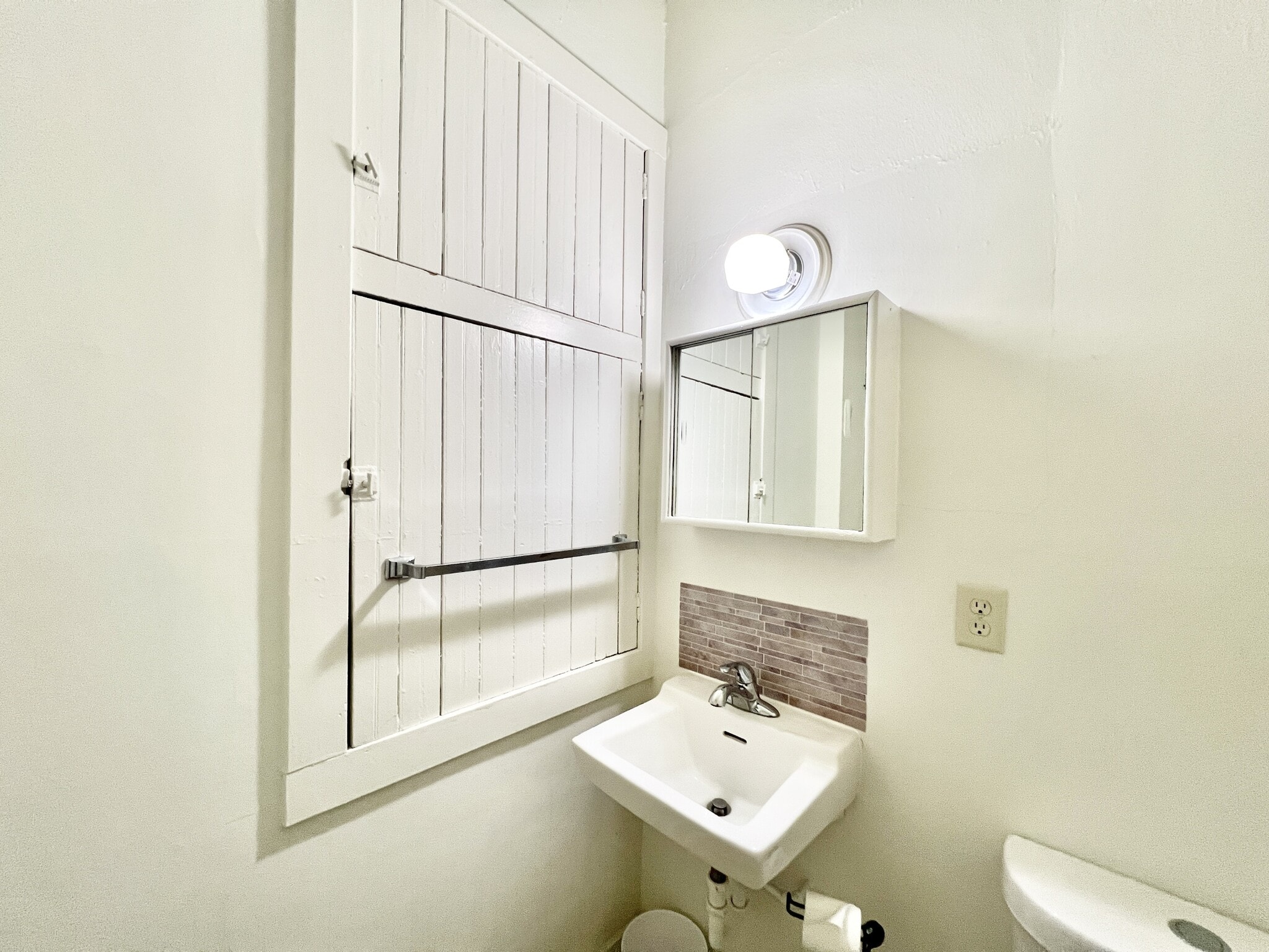 Building Photo - 420 N Jackson St