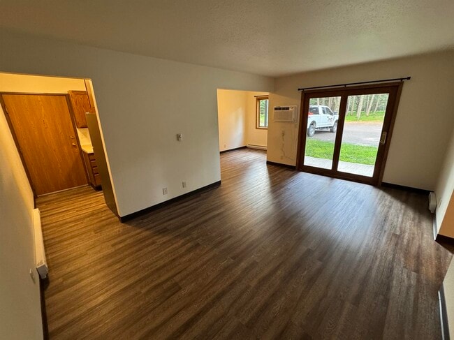 Building Photo - 302 Balsam St