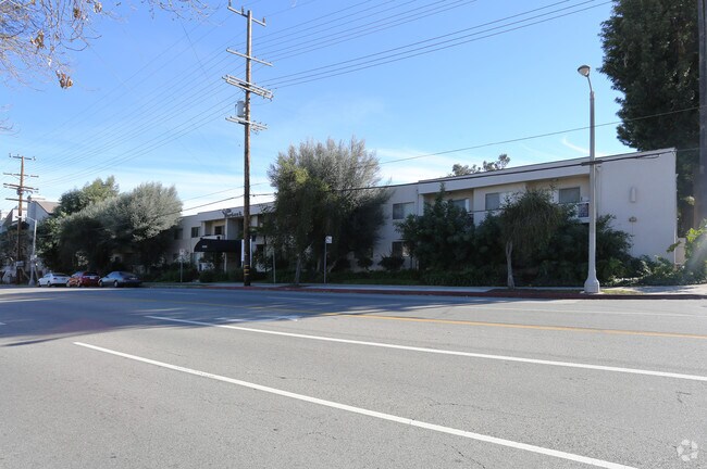Primary Photo - Villa Burbank