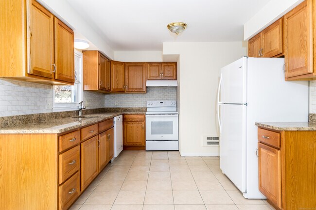 Building Photo - 196 Hope St