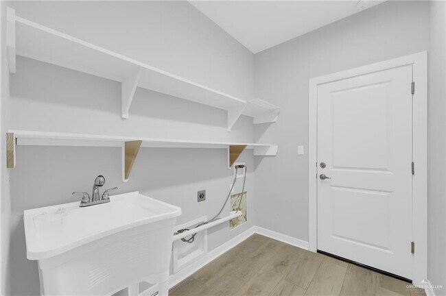 Building Photo - 27 Yale Ave