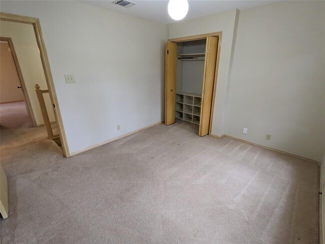 Building Photo - 7602 Mifflin Kenedy Ter