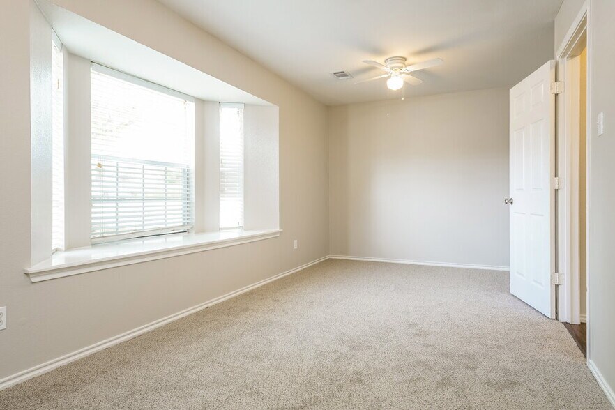 Building Photo - 908 Chase Ln