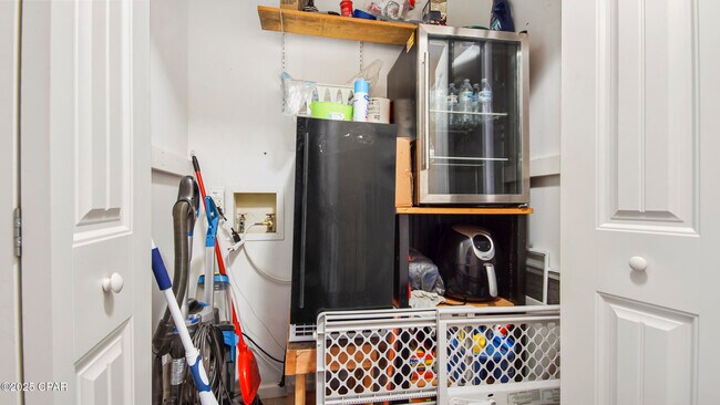 Building Photo - 6910 Beach Dr