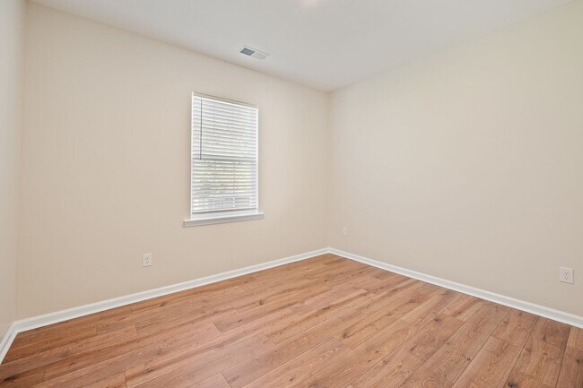 Building Photo - Stunning New Home in Enclave section Chateau