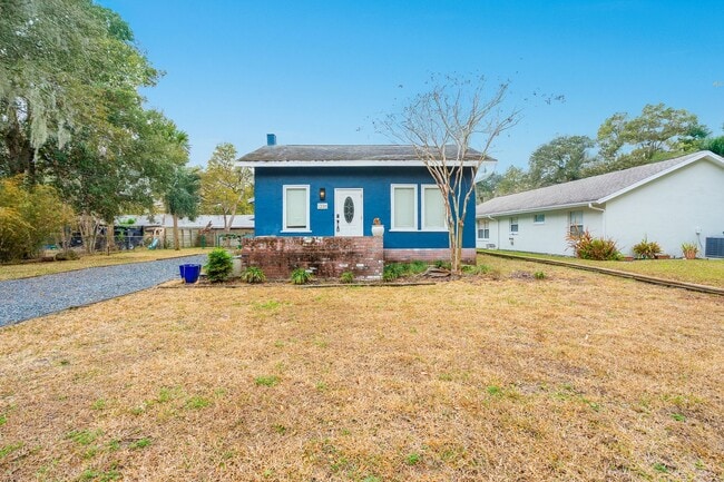 Building Photo - Historic GEM! – The First Female-Built Home in Holly Hill