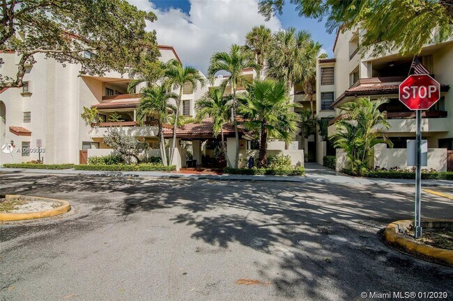 Building Photo - 9030 SW 125th Ave