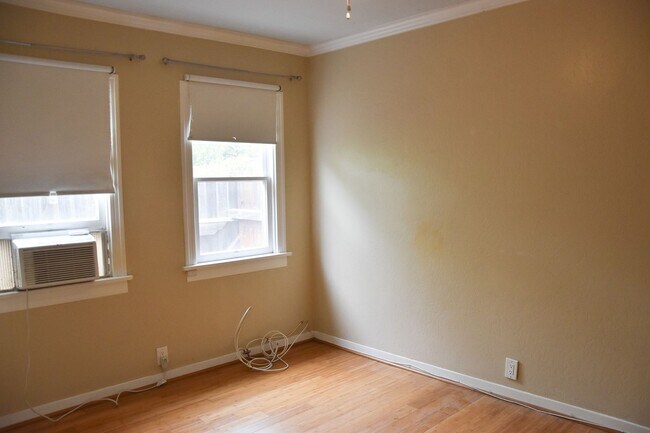 Building Photo - Palm (817-819)