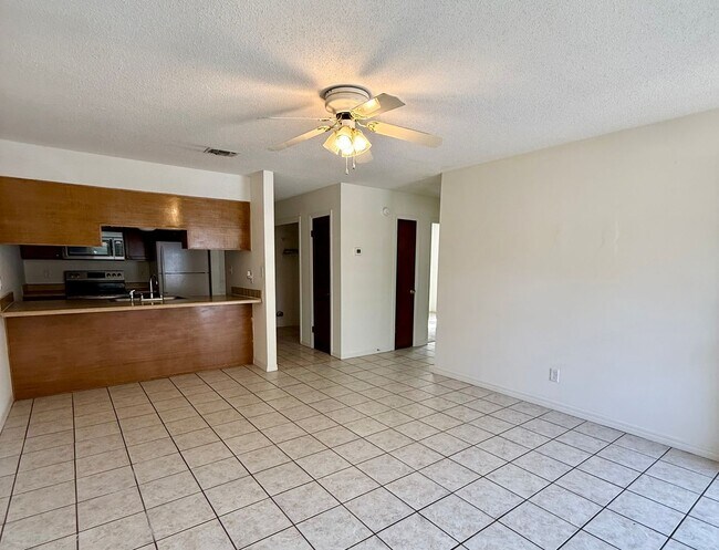 Building Photo - 513 Landview Dr