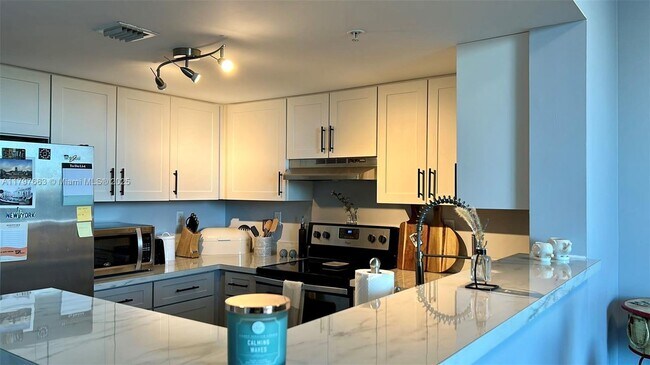 Building Photo - 3000 Coral Wy
