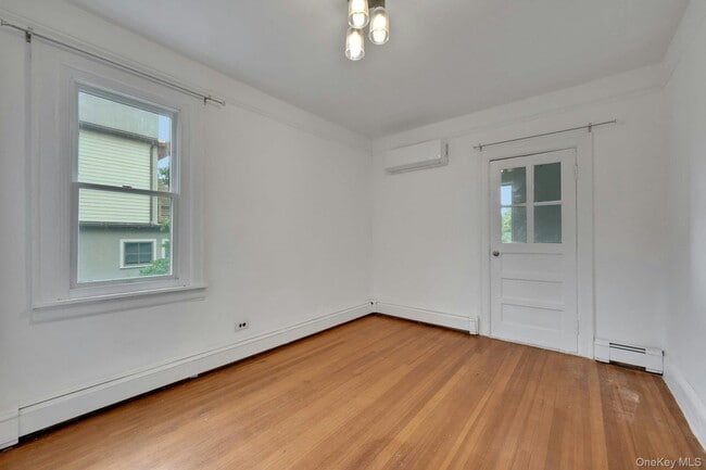 Building Photo - 437 Warburton Ave