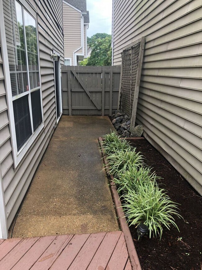 Building Photo - 4841 Strand Dr