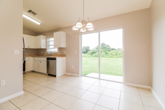 Building Photo - 3802 35th St SW