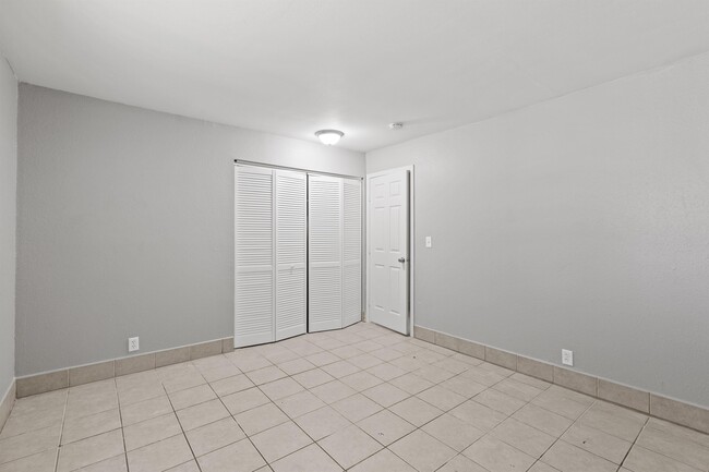 Building Photo - 3733 Brush Creek Dr