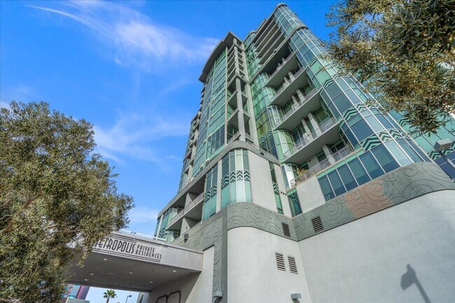 Building Photo - 360 E Desert Inn Rd