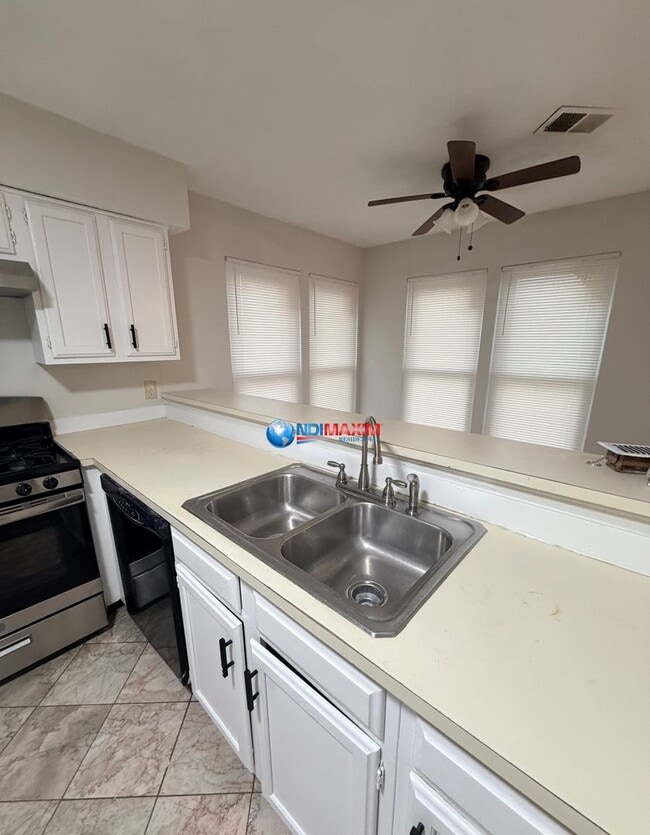 Building Photo - Renovated 4-bedroom house in Norcross