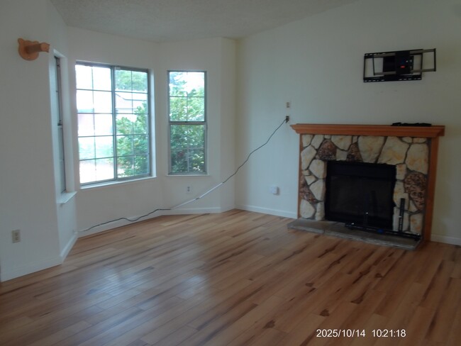 Building Photo - 1074 Beechwood St