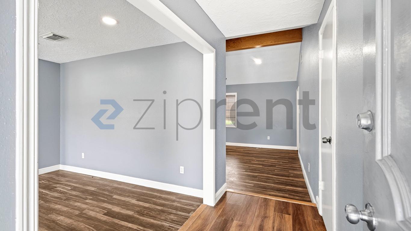 Building Photo - Unit