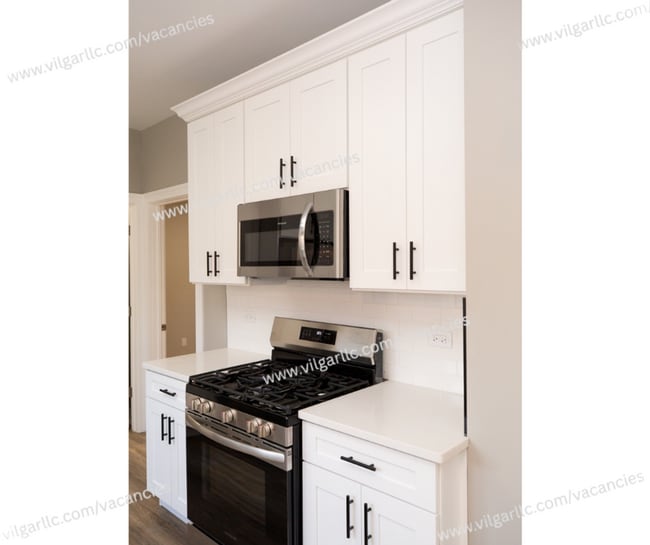 Building Photo - SPECIAL OPPORTUNITY – LARGE 6 BEDROOM RELATED-LIVING HOME