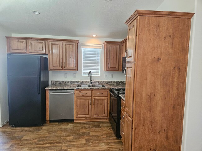 Building Photo - Very cute 3 bed/2 bath manufactured home w...